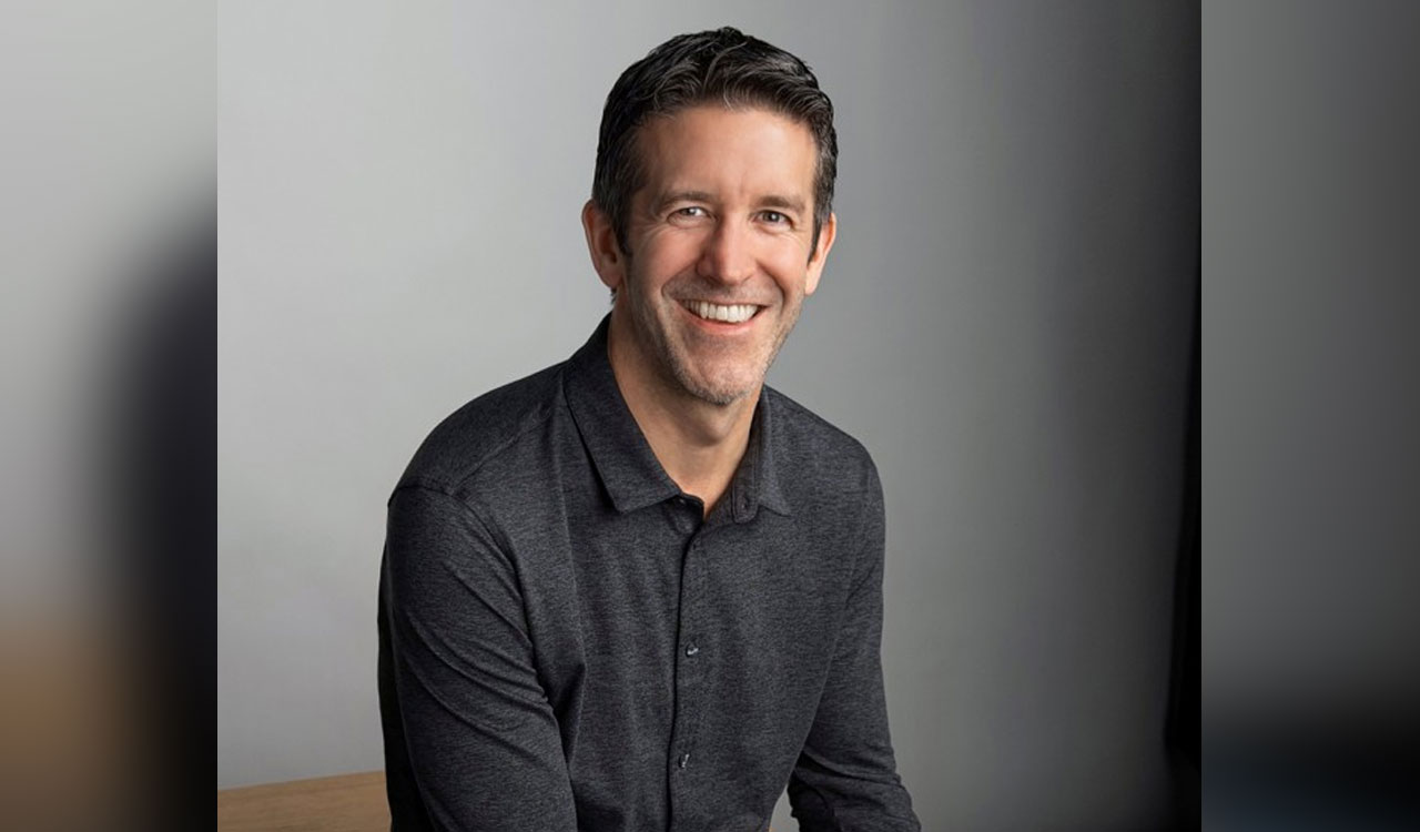 Apple announces leadership transition: Tim Cook to step down, John Ternus to take over