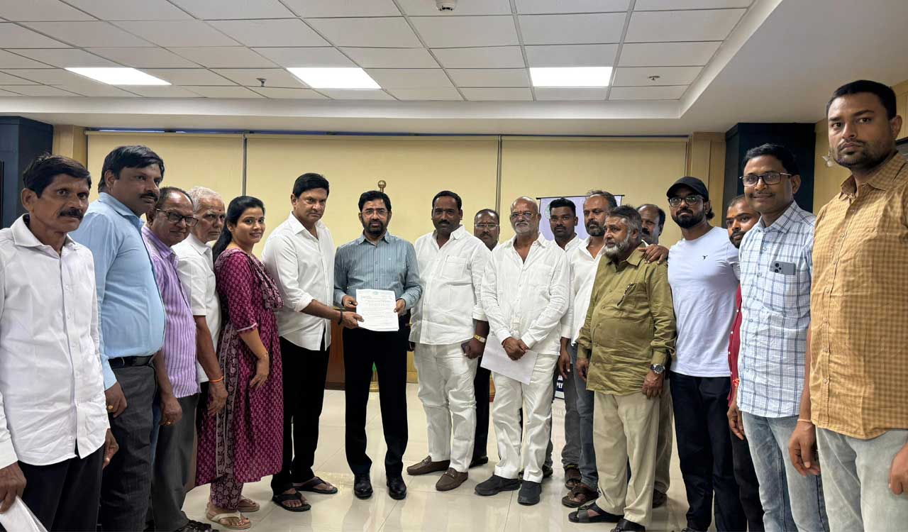 Malkajgiri MLA meets Sridhar Babu over Waqf Board issues