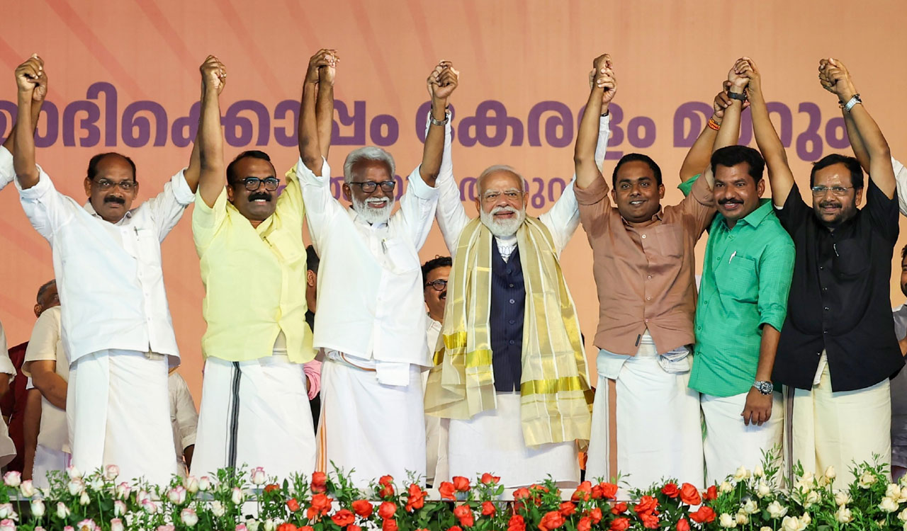 PM Modi alleges LDF-UDF understanding at Tiruvalla rally