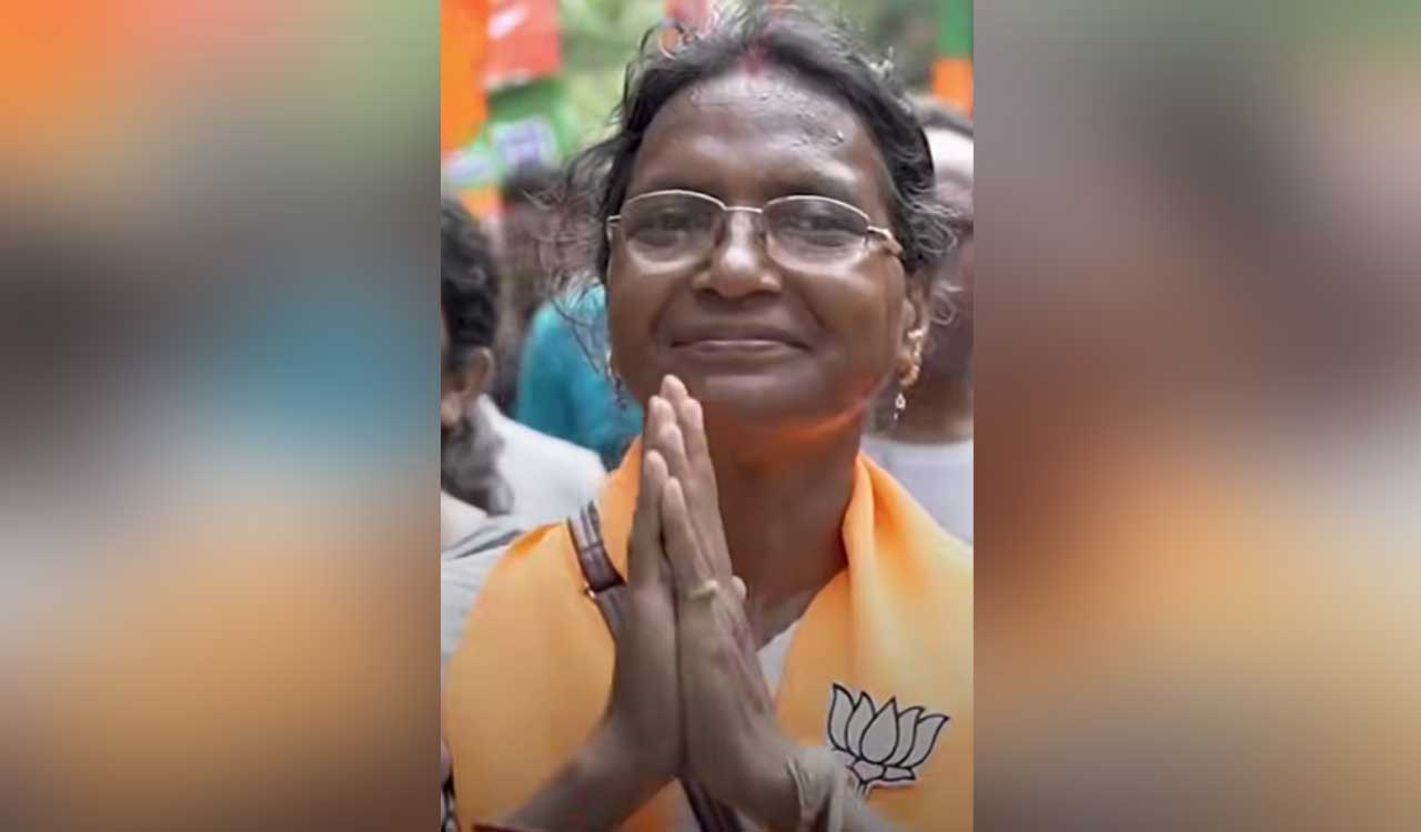 BJP candidate Ratna Debnath faces protests at Bengal polling booth