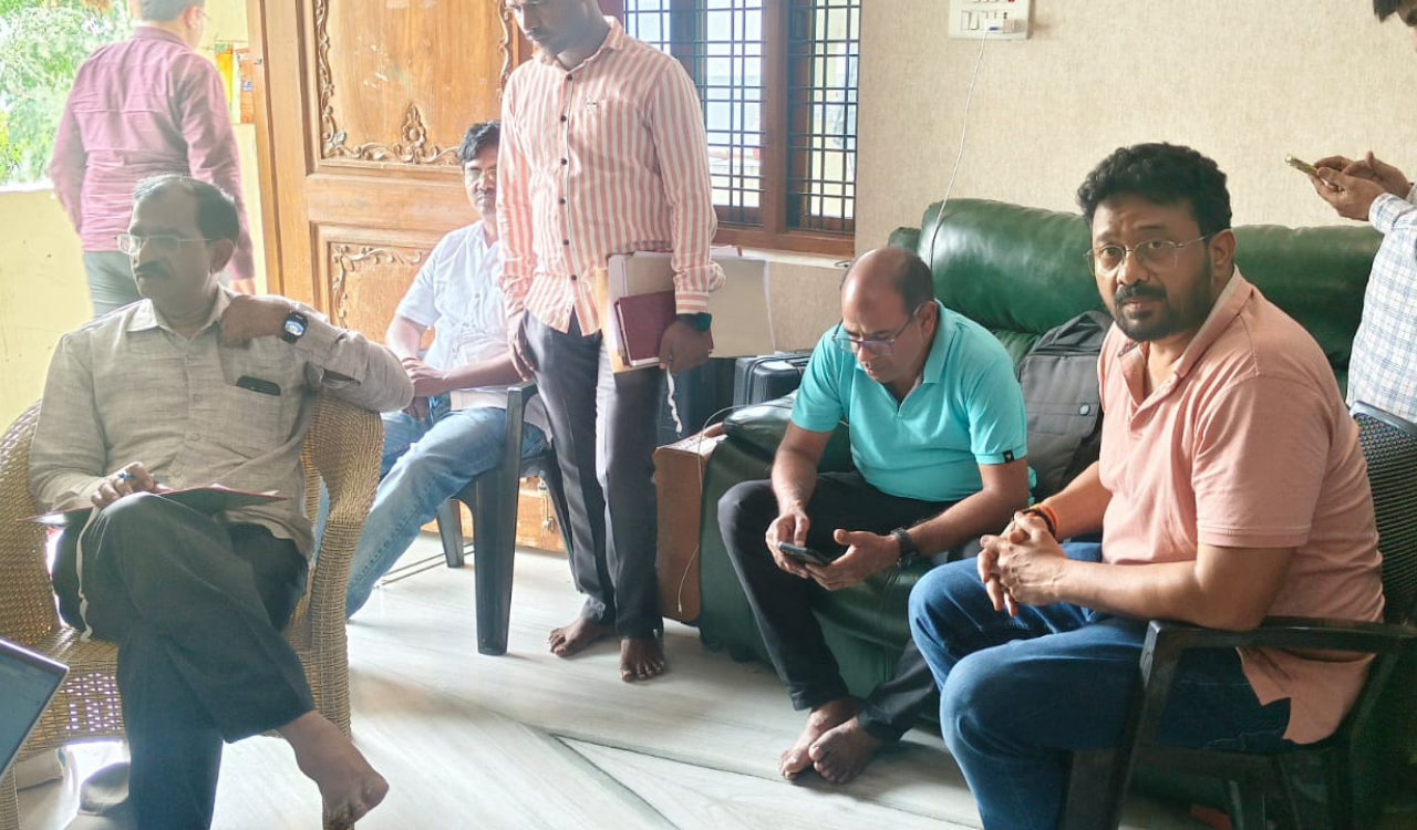ACB conducts raids on Medchal deputy collector over disproportionate assets case
