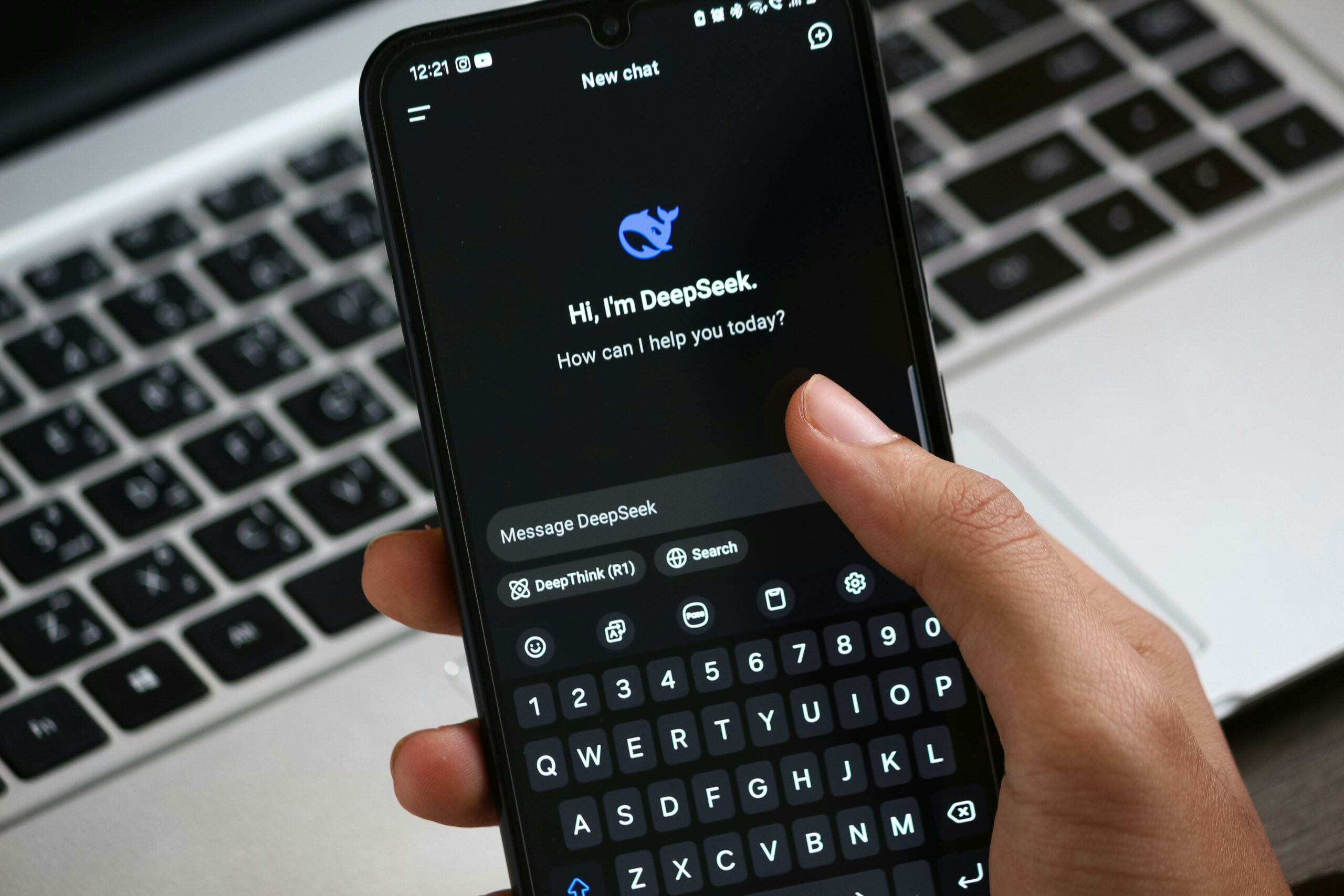 Top AI chatbots people are using beyond ChatGPT and Gemini