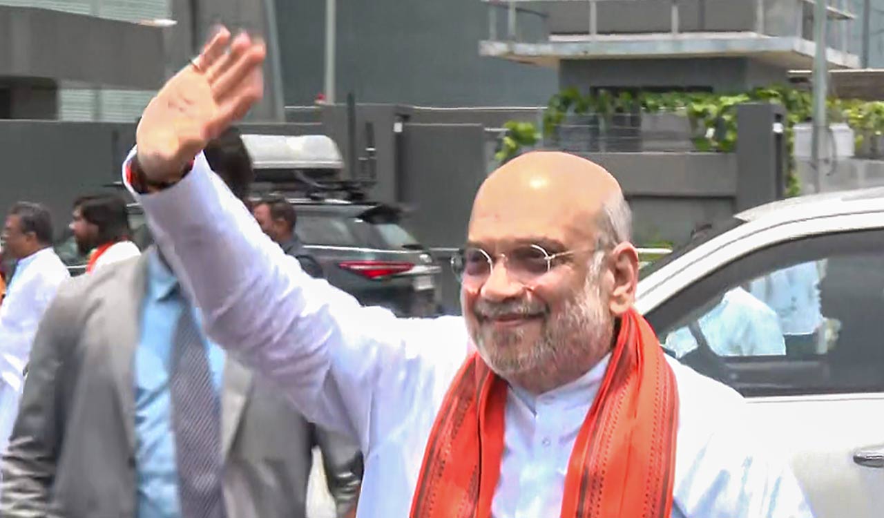 Shah visits Dakshineswar Kali Temple after arriving in Kolkata