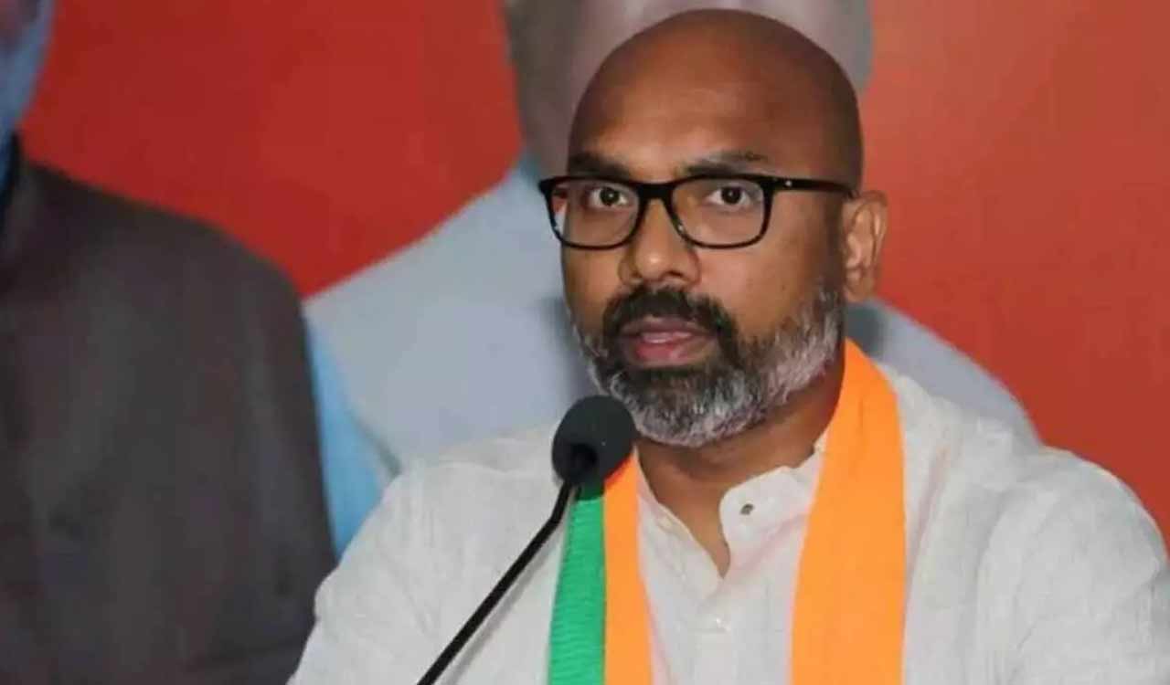 Arvind stokes controversy over Modi’s ‘Mujh Se Hi Jodo’ remark in Telangana