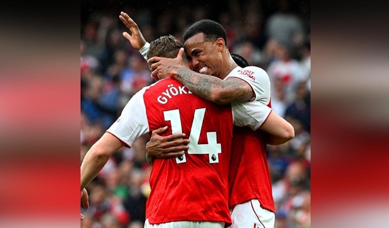 Arsenal thrash Fulham 3-0 to go six points clear of Manchester City