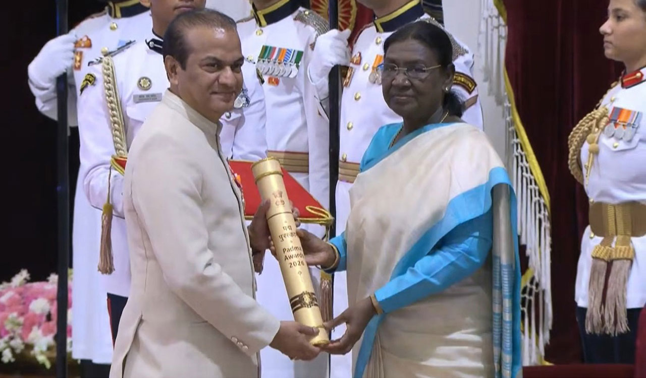 Apollo Cancer Centres’ Dr Vijay Anand Reddy receives Padma Shri from President Murmu