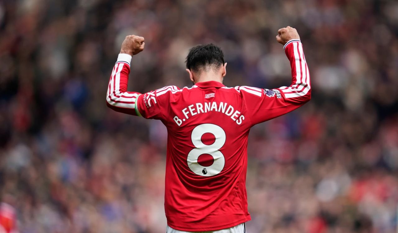 Bruno Fernandes wins the Premier League player-of-season award