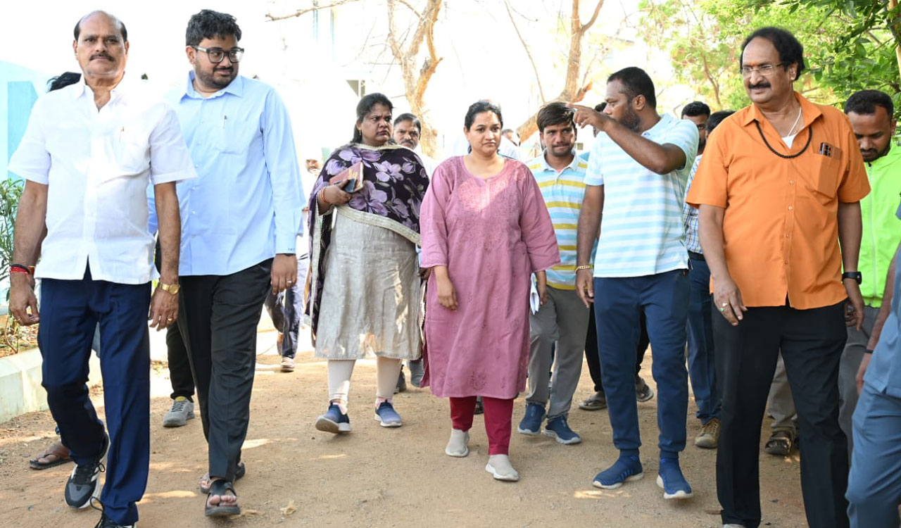 CMC Commissioner G Srijana reviews civic issues in Manikonda amid residents’ complaints