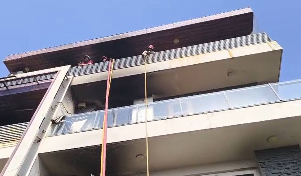 Nine dead after fire erupts on 2nd floor in Delhi