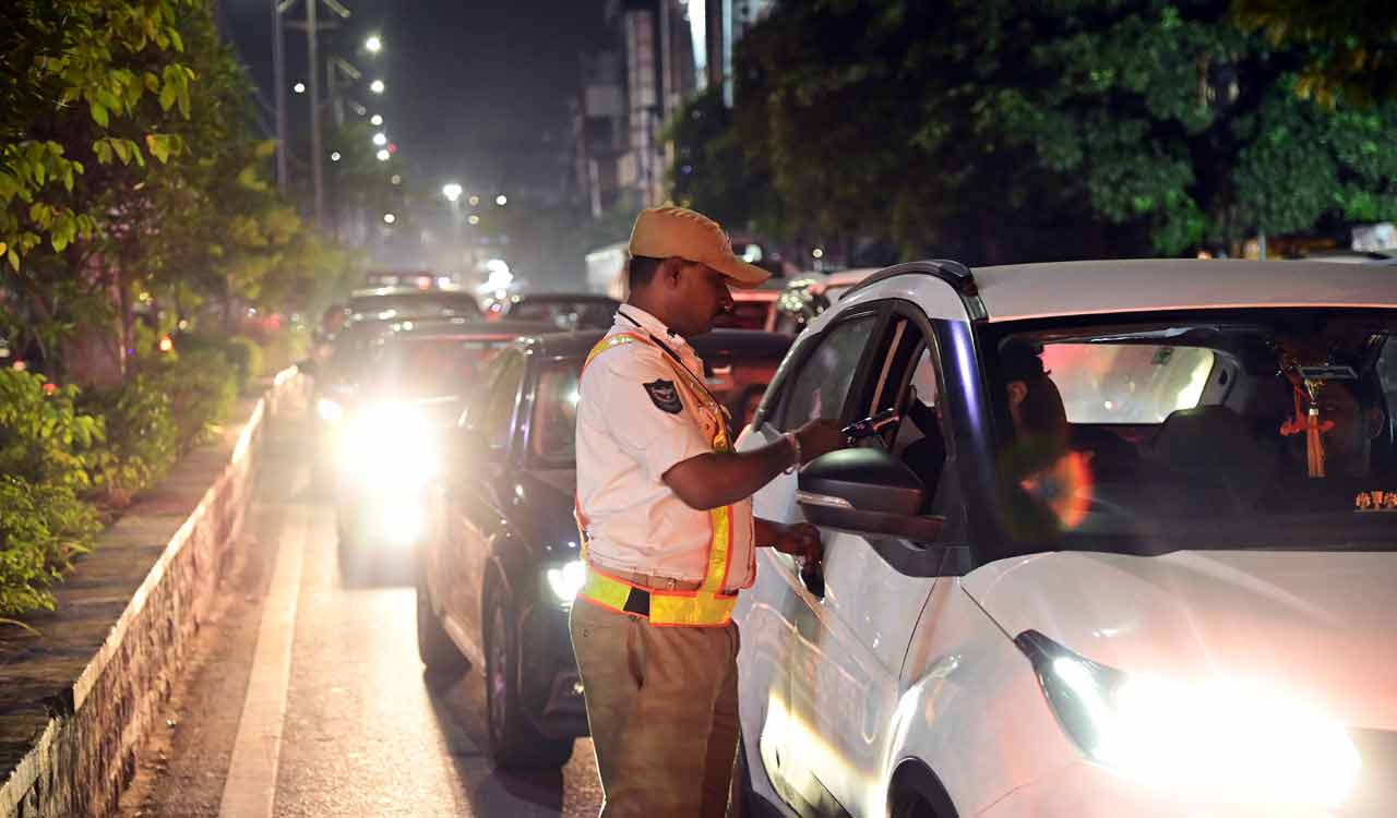 Hyderabad traffic police book 351 for drunk driving in weekend drive