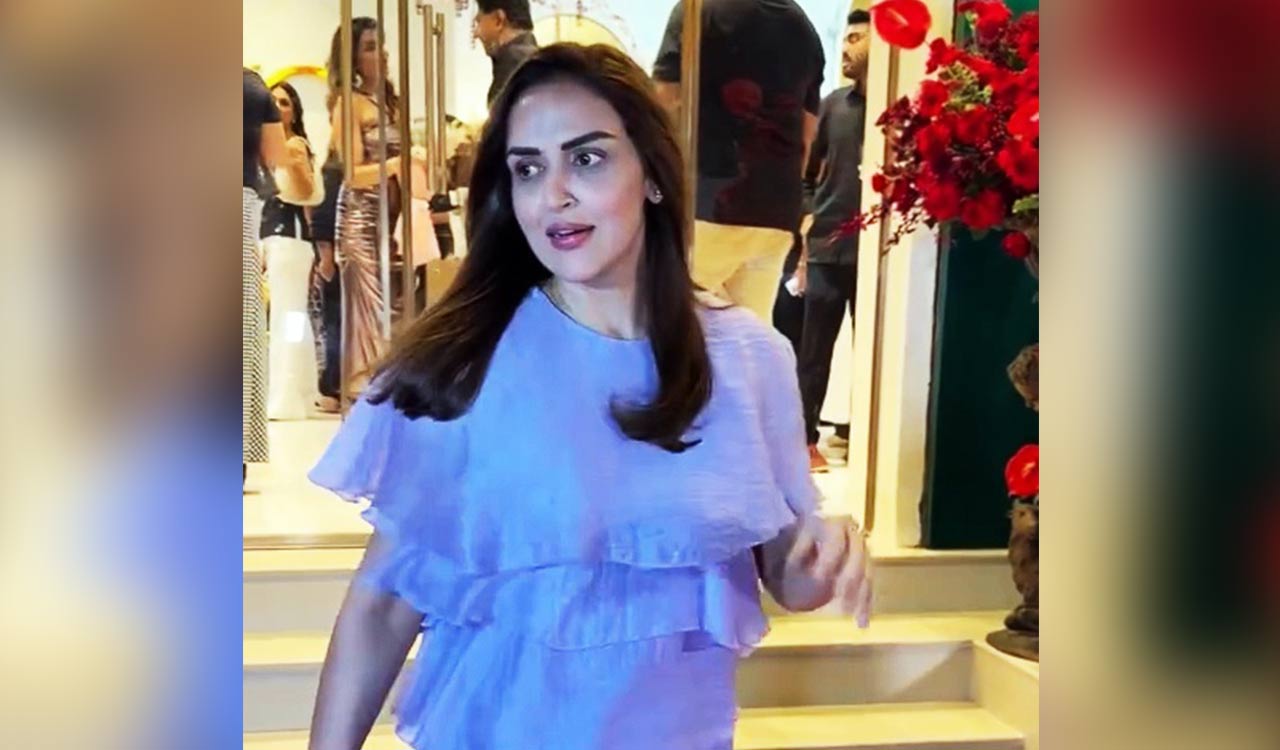 Esha Deol brings Met Gala to ‘Aamchi Mumbai’ with a humourous twist