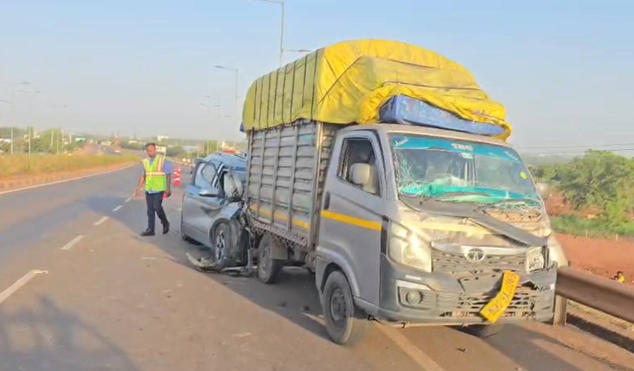 Two died, three injured as car rams stationery goods vehicle on NH-65 near Zaheerabad