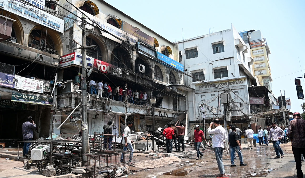 Hyderabad: Massive fire guts shops at Pathergatti complex; losses estimated in crores