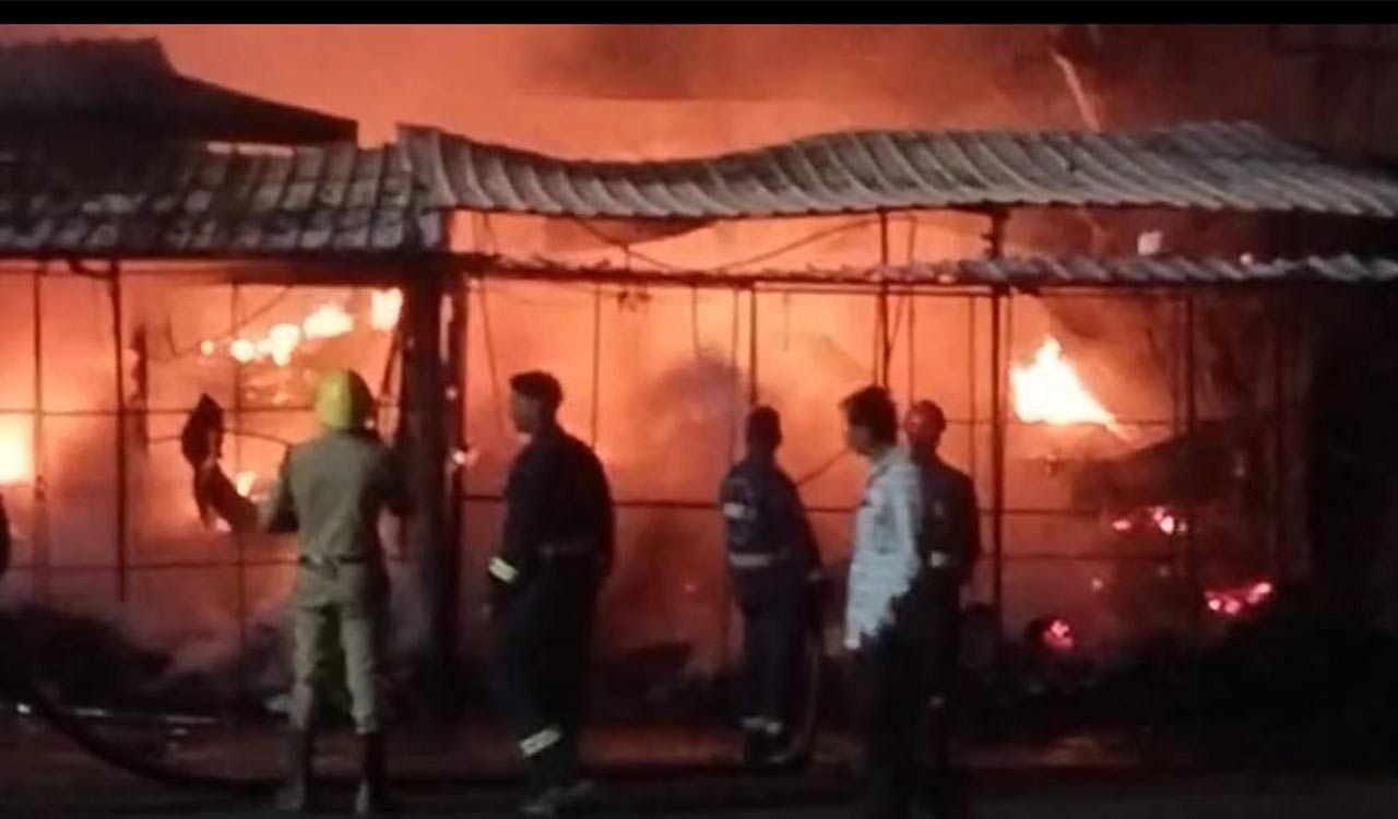 Major fire in Nizamabad, 12 shops gutted