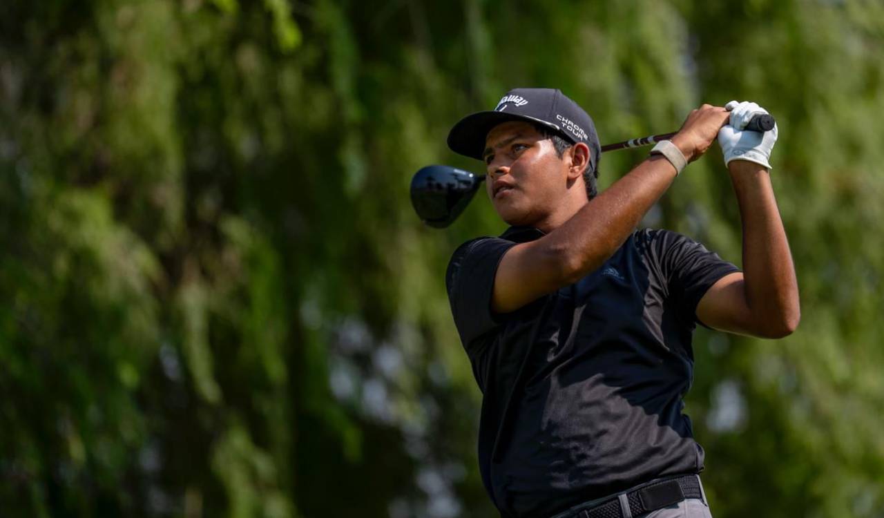 Anshul Mishra finishes strong to take joint lead in Visakhapatnam