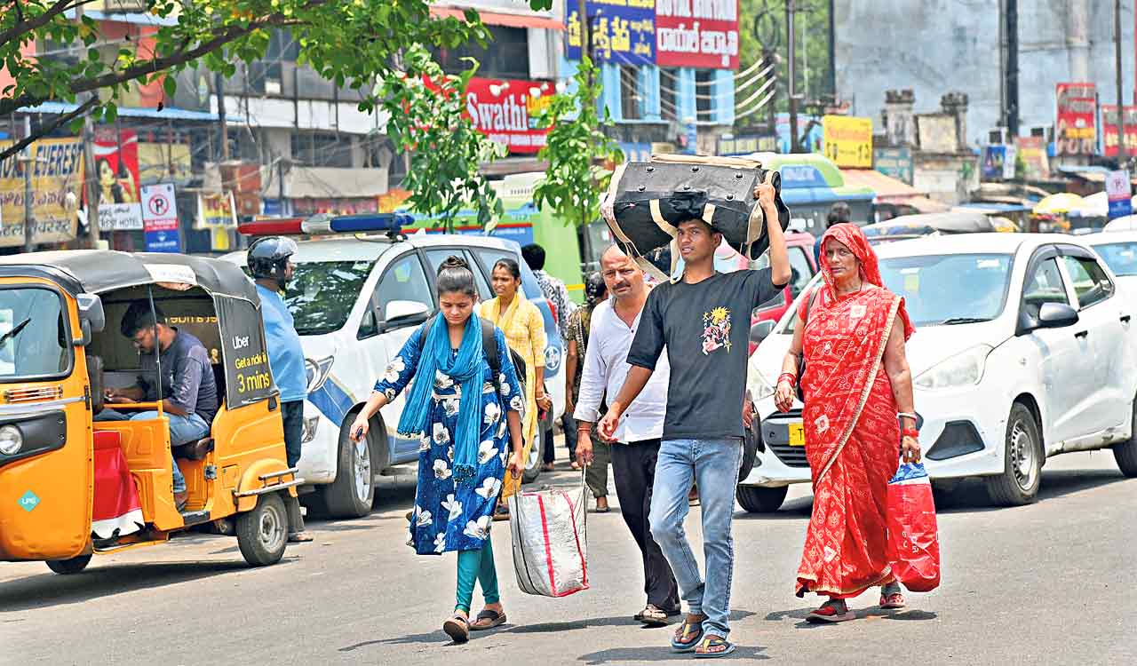Heatwave intensifies across Telangana as temperatures soar above 44 degree Celsius