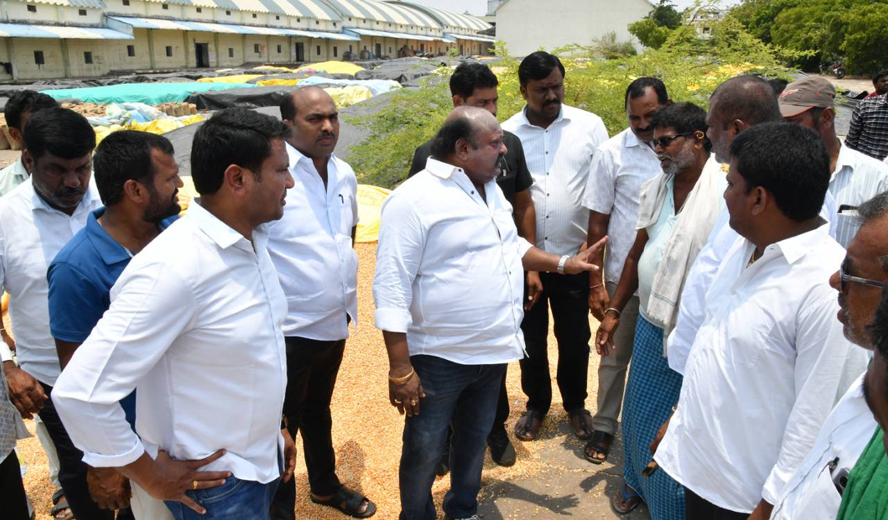 Karimnagar MLA slams govt over delay in maize, paddy procurement