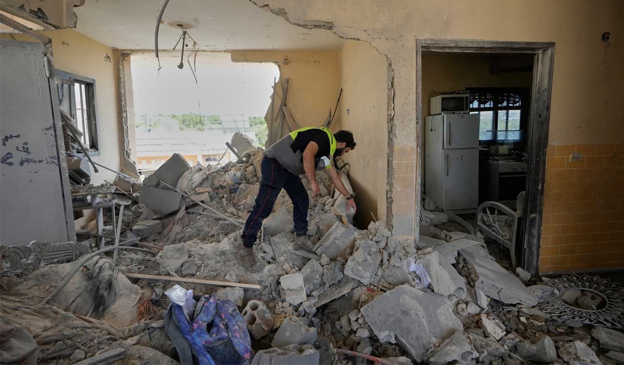 Israeli strikes kill 8 in Lebanon’s fourth largest city ahead of Washington talks