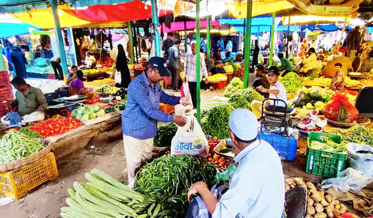 Vegetable prices surge in Hyderabad amid heatwave, unseasonal rains
