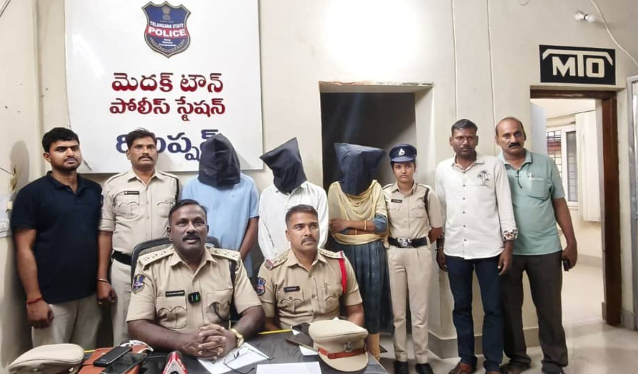 Medak bank manager cheats branch with fake gold, absconds