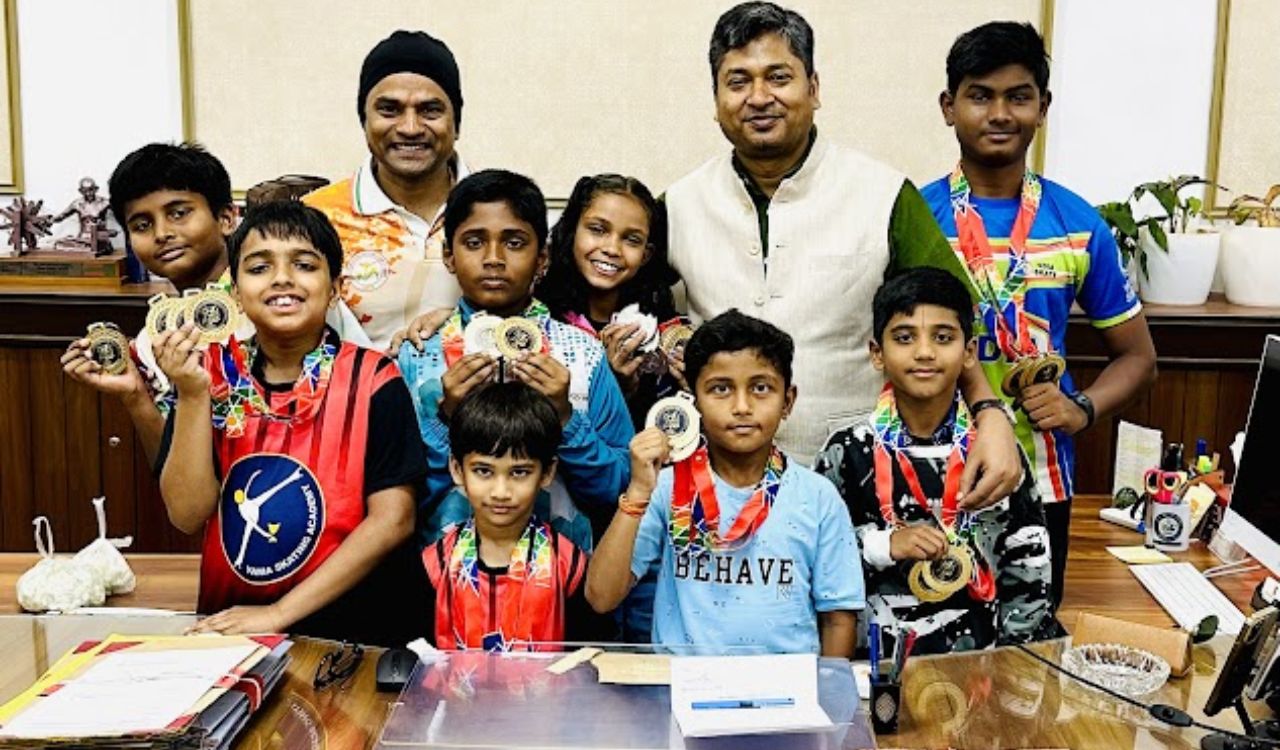 Secunderabad Cantonment Board CEO felicitates Hyderabad open ice Figure Skating Champions