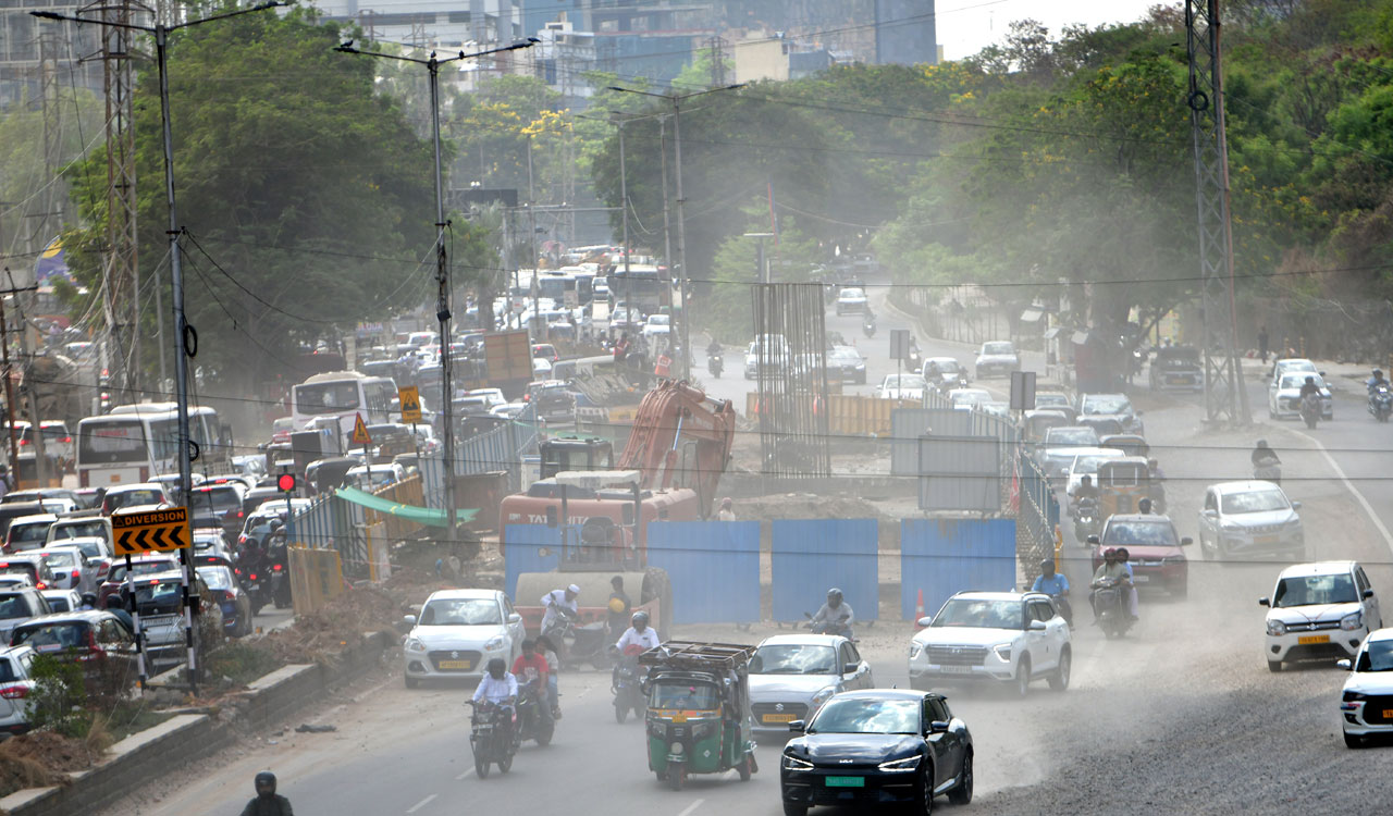 Hyderabad: Commuters struggle amid flyover works at Nanakramguda, Tolichowki