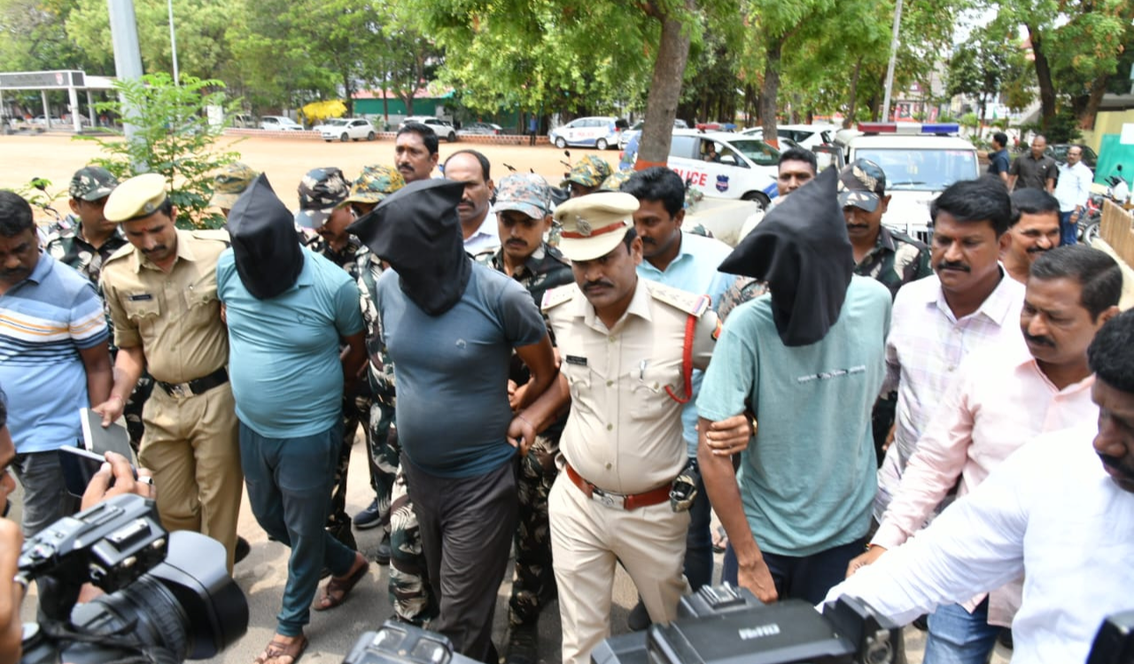 Three hels in PMJ jewellery shop heist in Karimnagar