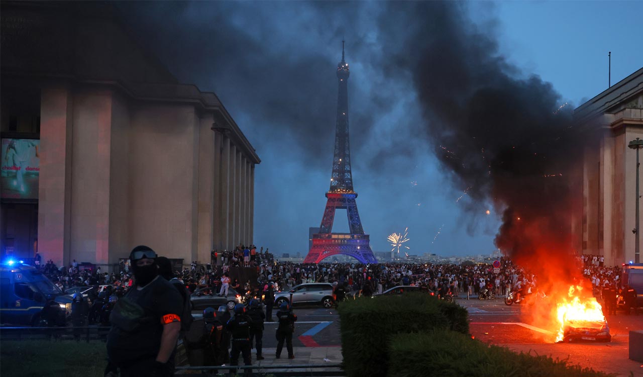 Over 400 arrested as PSG fans celebrate Champions League triumph in Paris