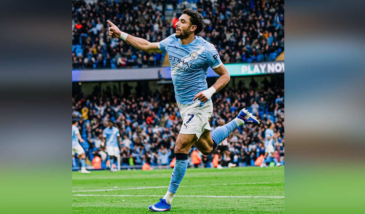 Manchester City beat Brentford 3-0 to stay in Premier League title race