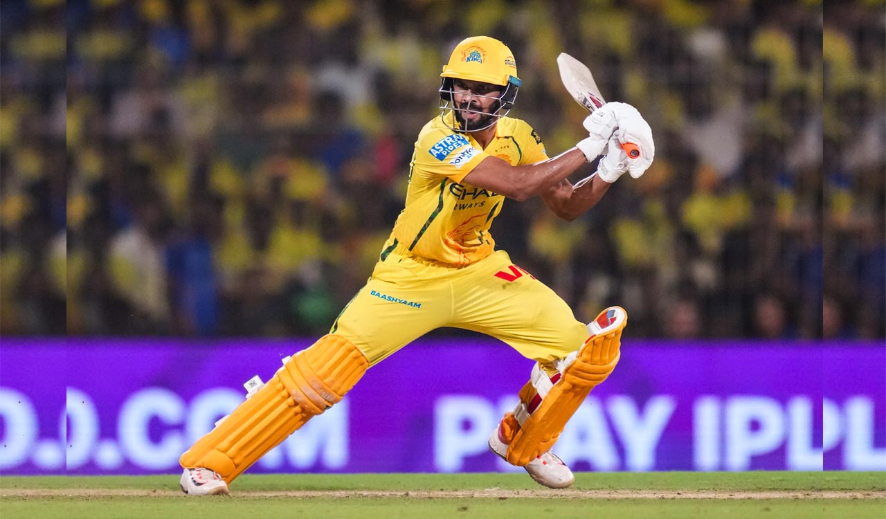 Chennai Super Kings crush Mumbai Indians by eight wickets