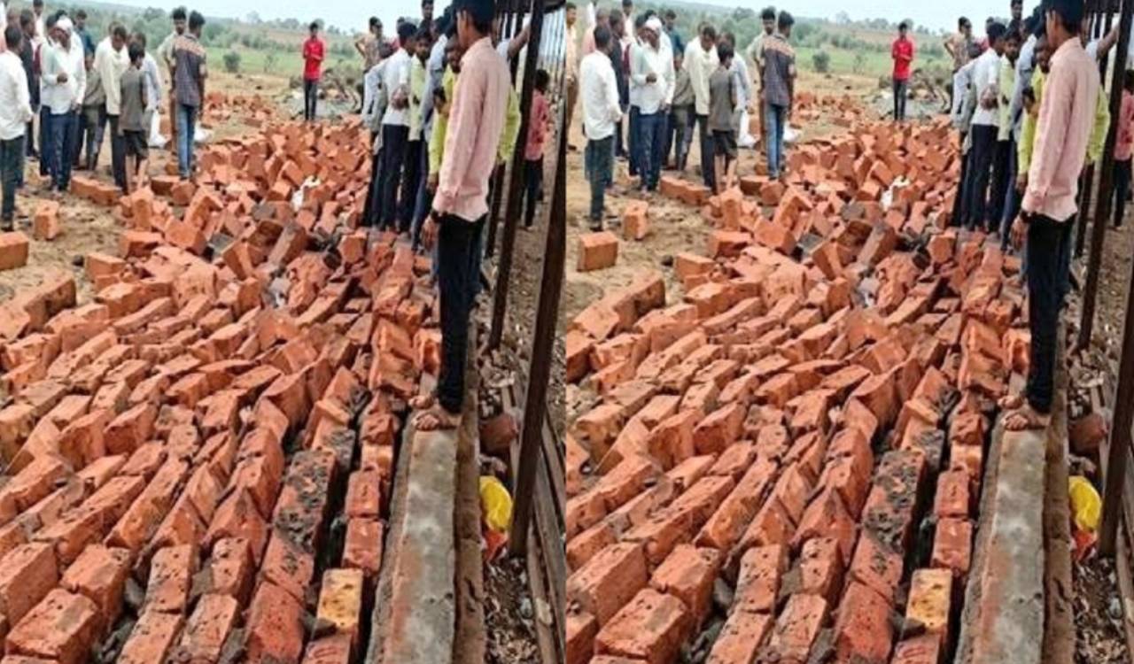 Six devotees killed in Sangli temple collapse