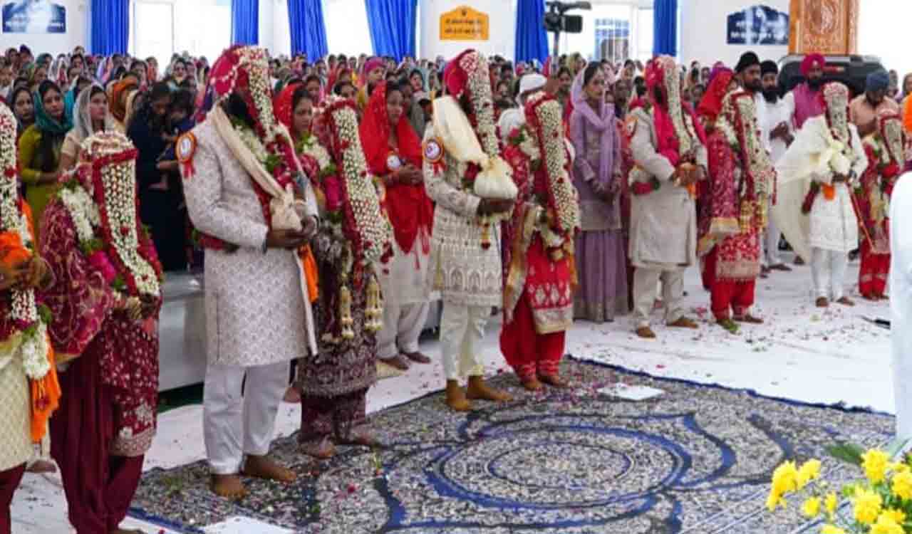 Six Sikh couples marry free of cost at Samuhik Vivah in Hyderabad