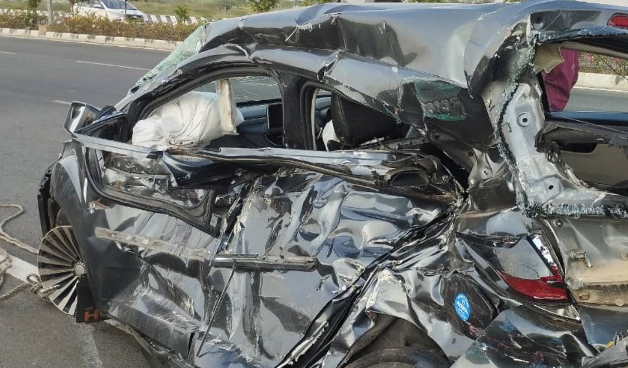 Two lensmen killed, two injured in Rajiv Rahadari crash near Siddipet