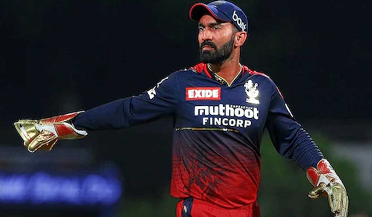 Dinesh Karthik heaps praise on Mandhana, draws comparison with Dhoni