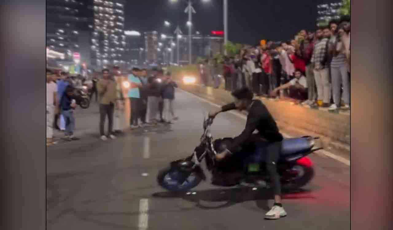 Six held for performing dangerous bike stunts on Hyderabad roads