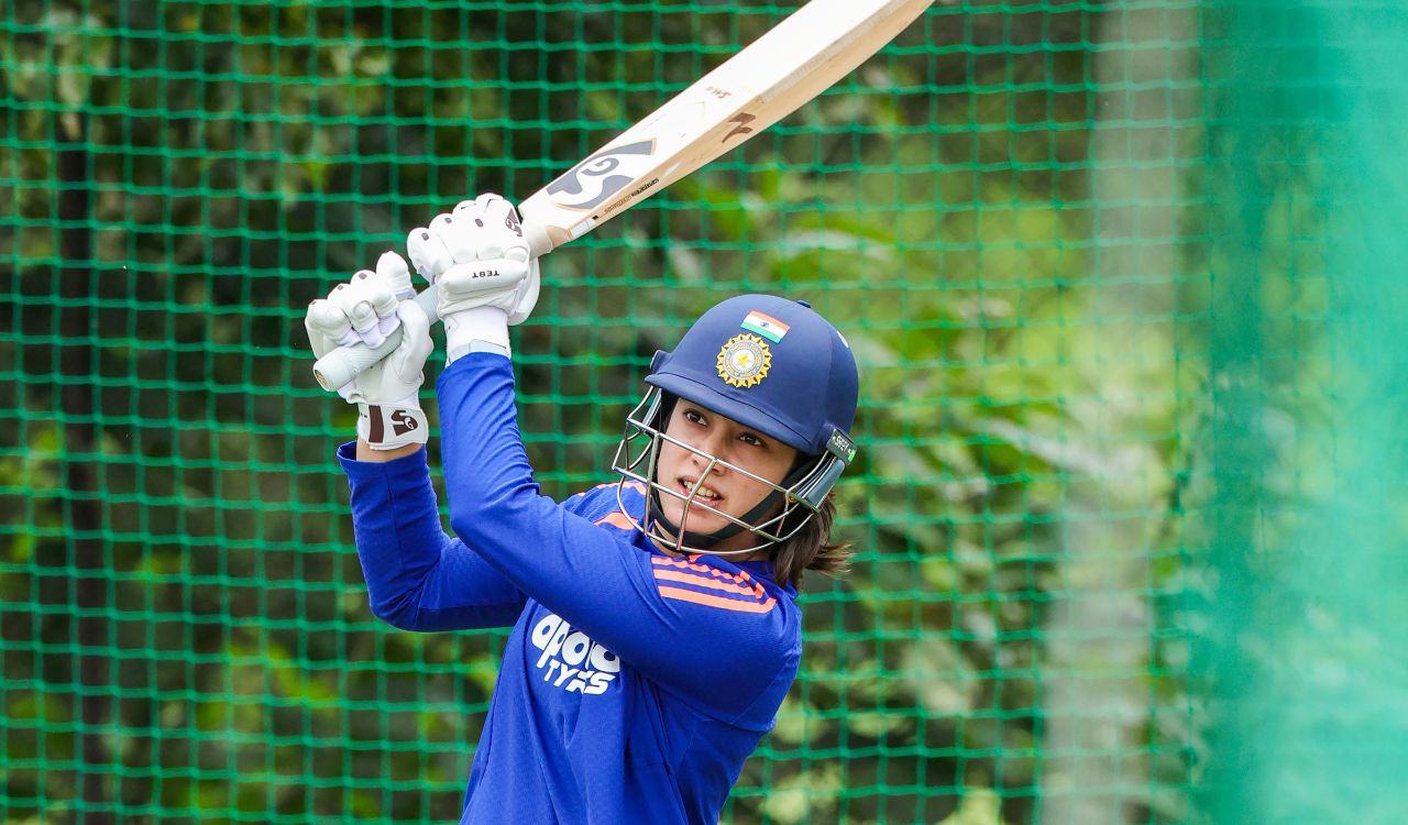 Cricket historian Prof. Vasisht composes a song on Smriti Mandhana