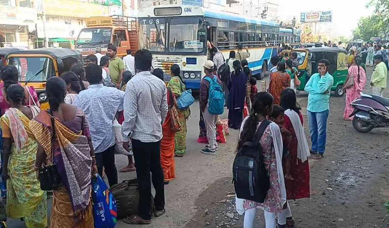 TGRTC drivers stage protest in Mancherial over breath analyser tests