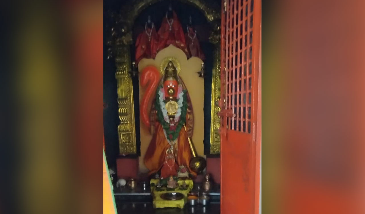Thieves break into Anjaneya Swamy temple in Jangaon, decamp with hundi cash