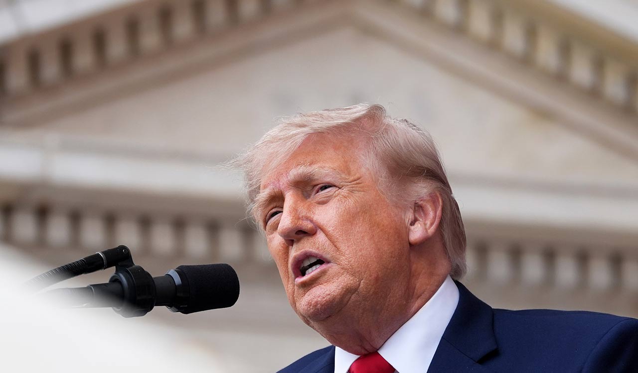 Trump gathers Cabinet as he looks to seal deal to end war