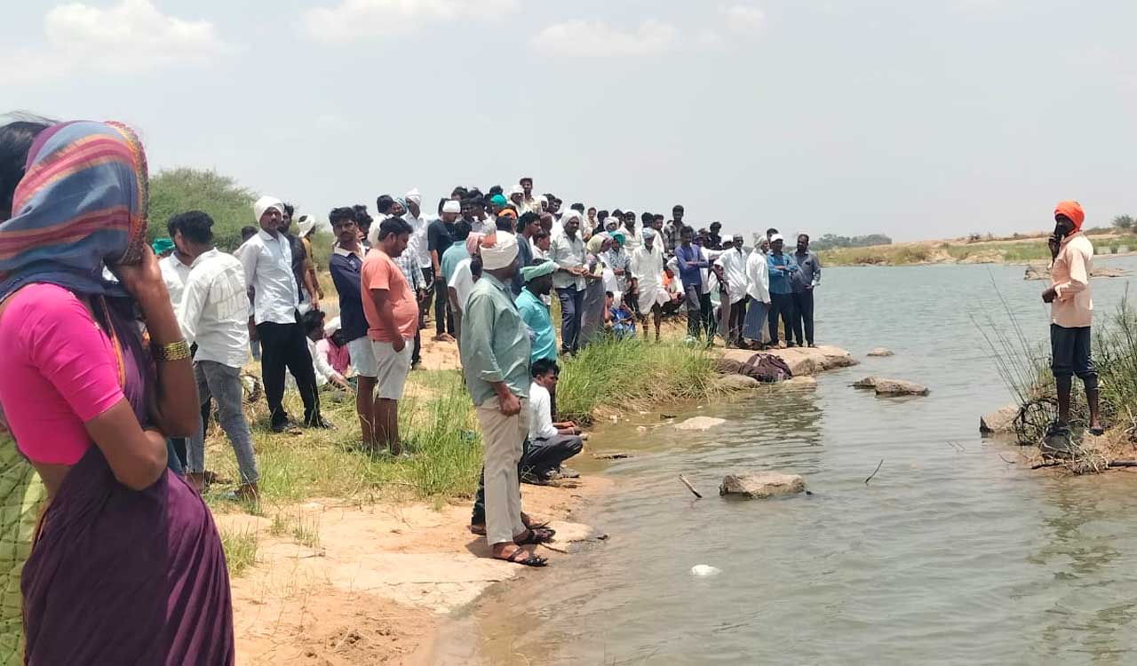 Two shepherds drown in Manjeera River in Nizamabad