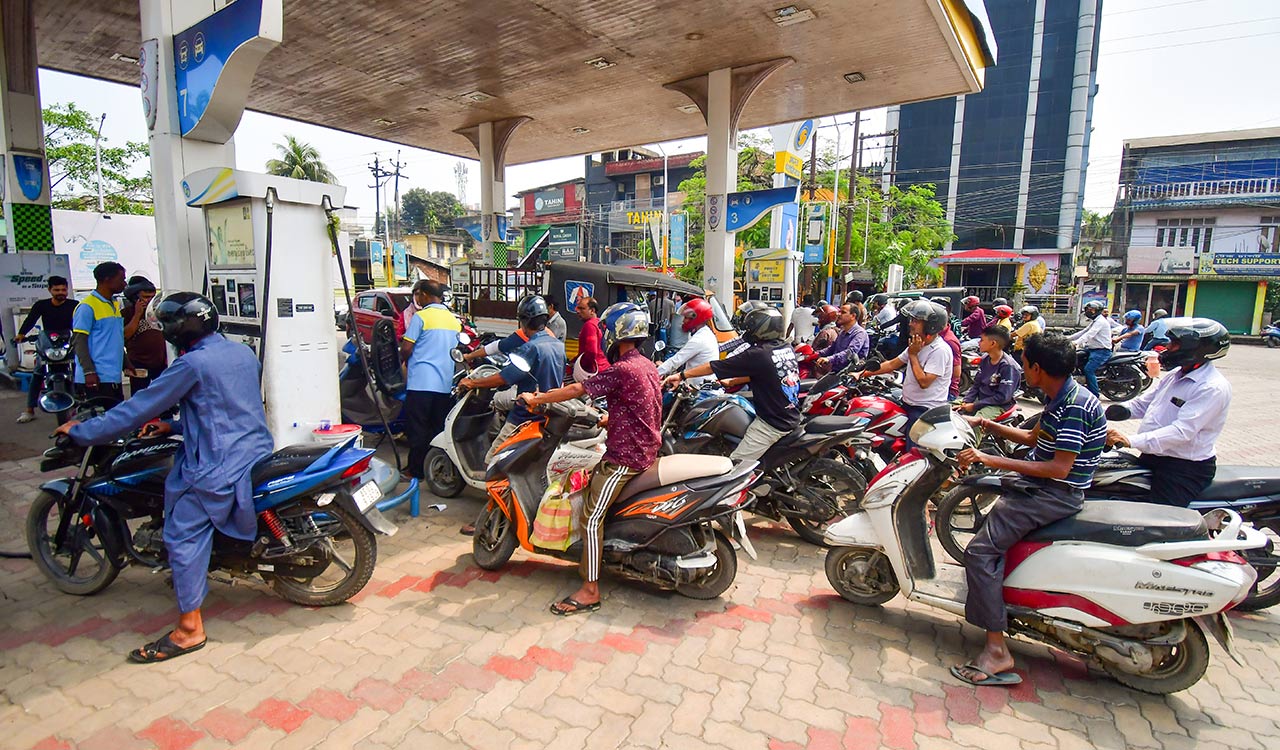 Indian auto retail industry clocks 13 pc growth in best-ever April