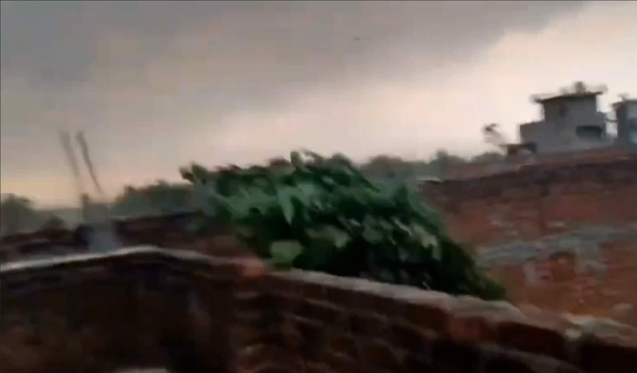 Over 90 dead as violent thundersquall batters Uttar Pradesh; CM orders relief within 24 hours
