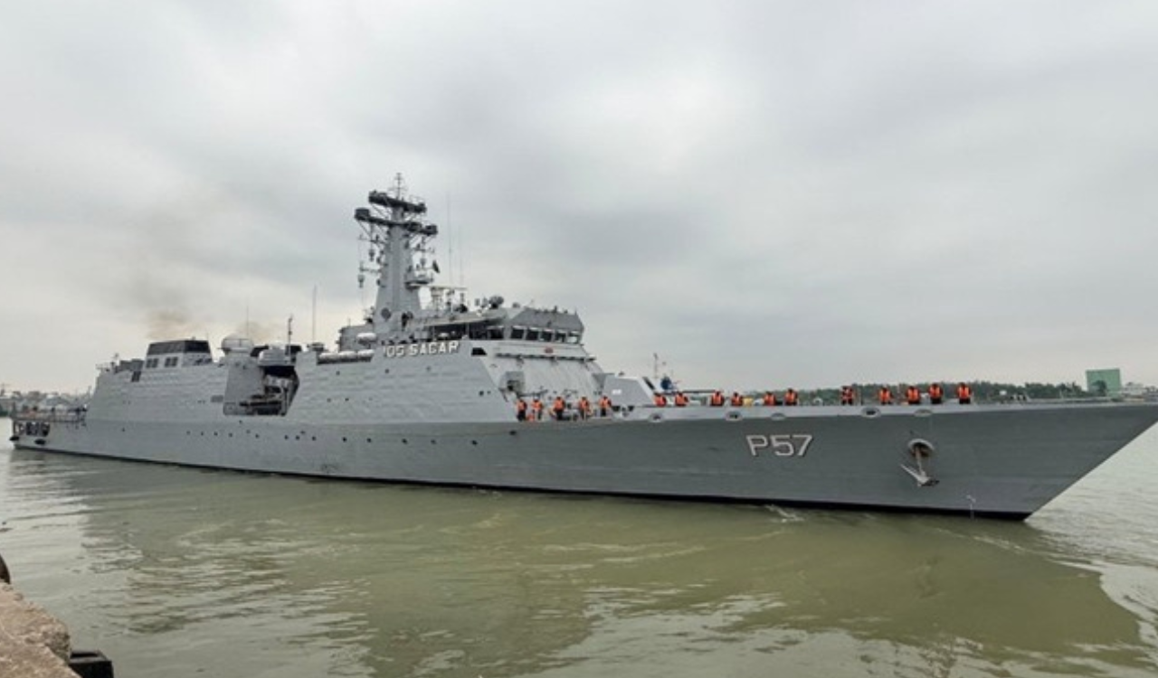 INS Sunayna arrives in Colombo under IOS SAGAR mission