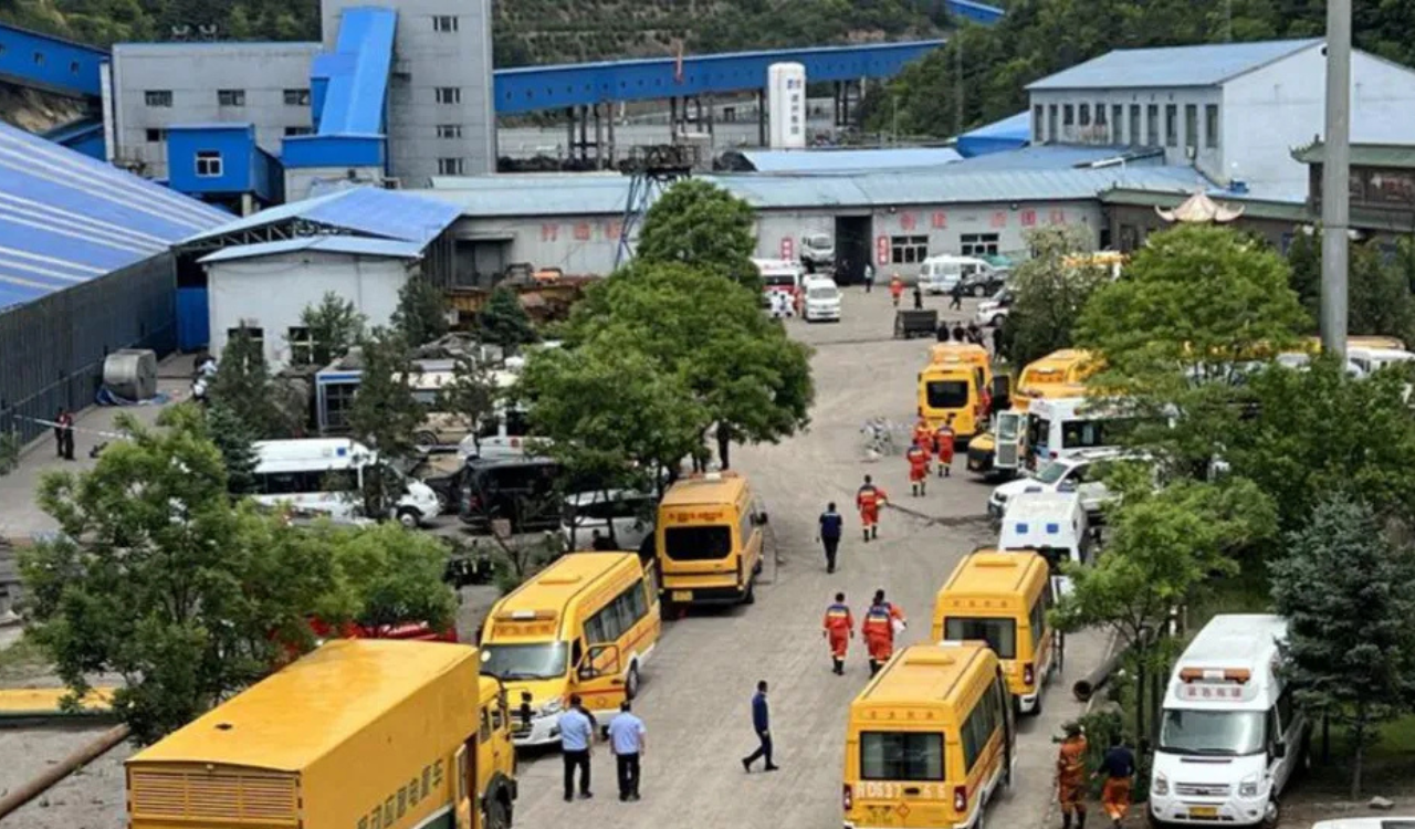 China coal mine explosion kills 90, over 200 miners rescued