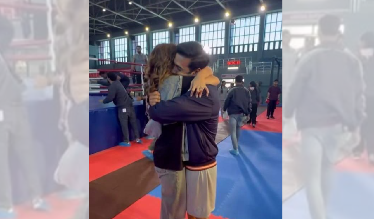 Kriti Kharbanda’s surprise hug melts Pulkit Samrat’s heart