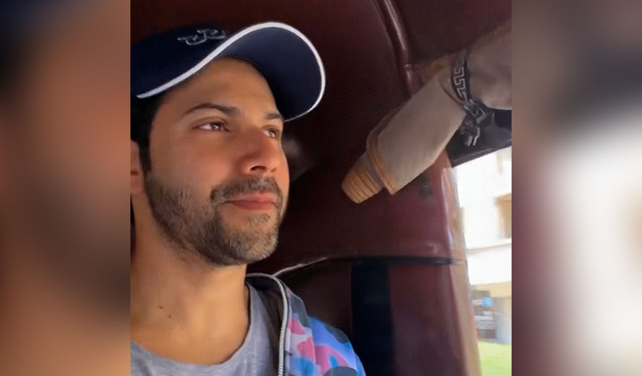 Varun Dhawan ditches luxury car, takes rickshaw ride in Mumbai