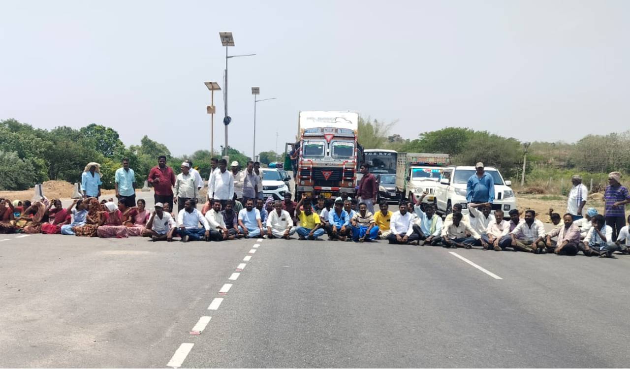 Villagers block NH-44 demanding underpass in Medak