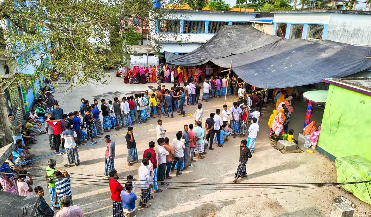 Re-polling underway peacefully in 15 booths in West Bengal