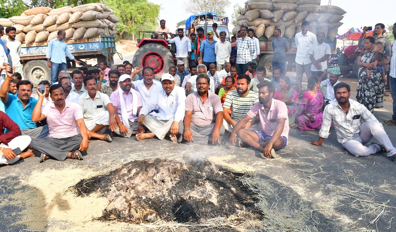 Tension prevailed at Rajapet in Wanaparthy after farmers burnt their paddy sacks