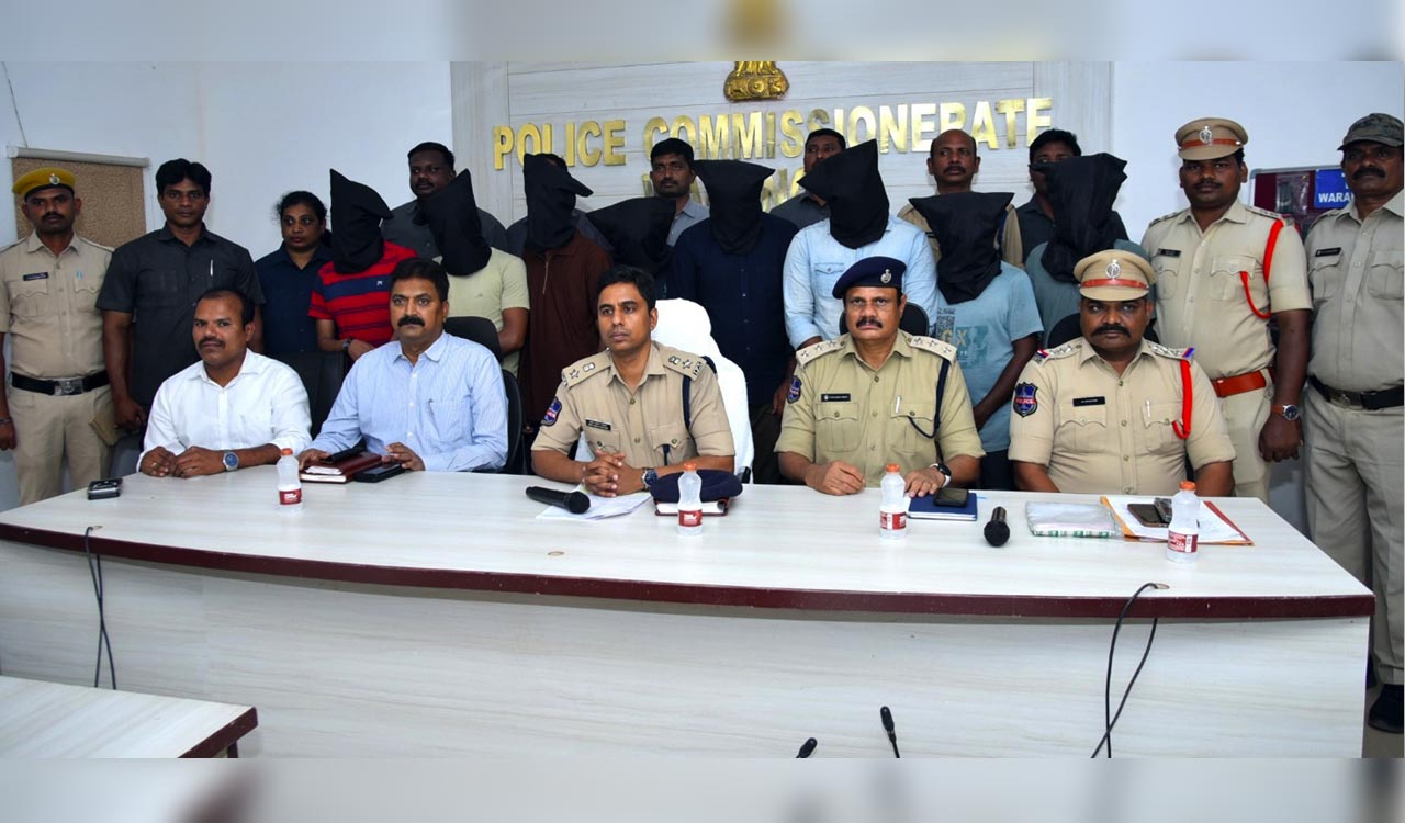 Eight arrested in Warangal for counterfeit currency and cheating racket